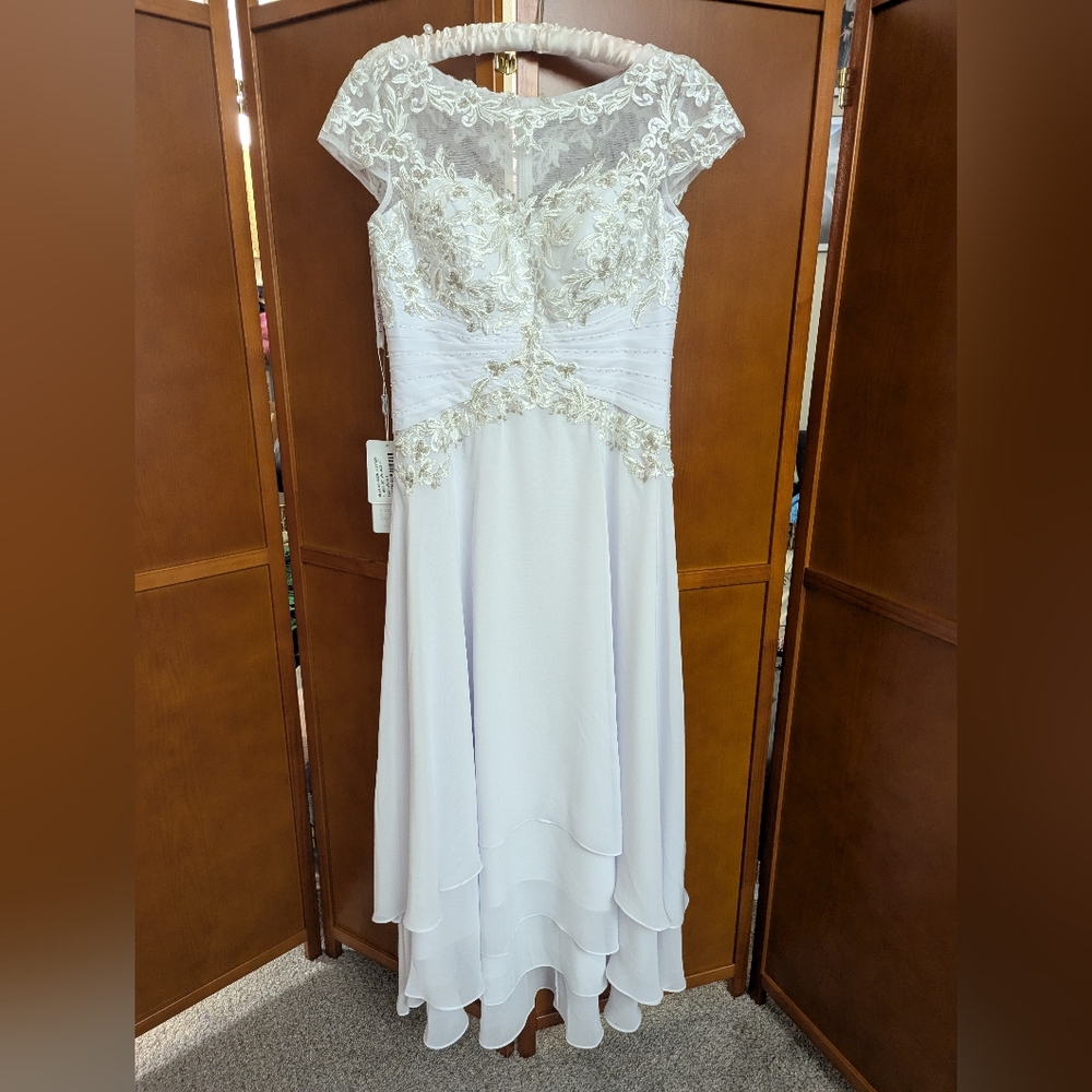 A-Line Scoop Illusion Asymmetrical Chiffon Lace Bridal Wedding Dress NWT Size 4 - Picture 3 of 7